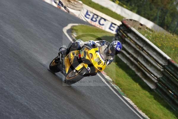 Mallory park Leicestershire;Mallory park photographs;Motorcycle action photographs;event digital images;eventdigitalimages;mallory park;no limits trackday;peter wileman photography;trackday;trackday digital images;trackday photos