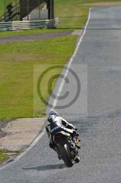 Mallory park Leicestershire;Mallory park photographs;Motorcycle action photographs;event digital images;eventdigitalimages;mallory park;no limits trackday;peter wileman photography;trackday;trackday digital images;trackday photos