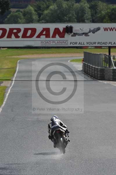 Mallory park Leicestershire;Mallory park photographs;Motorcycle action photographs;event digital images;eventdigitalimages;mallory park;no limits trackday;peter wileman photography;trackday;trackday digital images;trackday photos