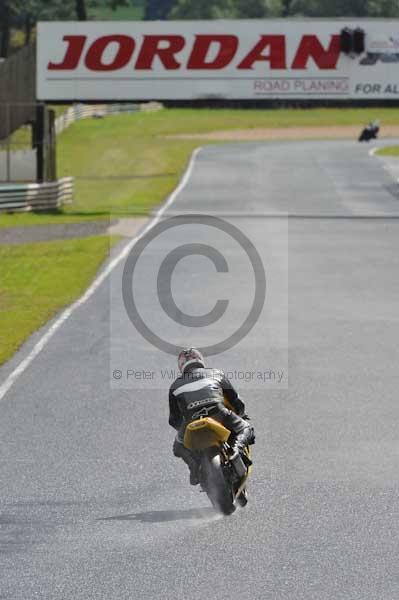 Mallory park Leicestershire;Mallory park photographs;Motorcycle action photographs;event digital images;eventdigitalimages;mallory park;no limits trackday;peter wileman photography;trackday;trackday digital images;trackday photos