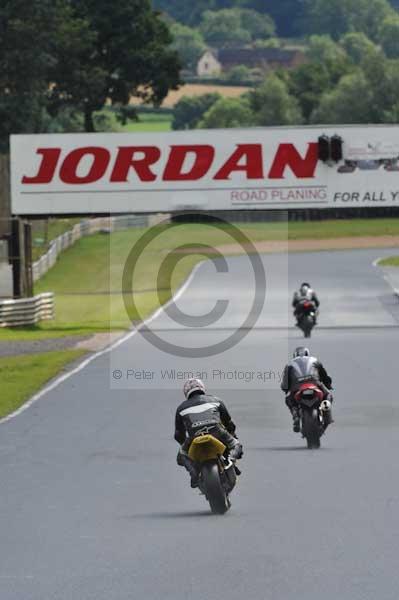Mallory park Leicestershire;Mallory park photographs;Motorcycle action photographs;event digital images;eventdigitalimages;mallory park;no limits trackday;peter wileman photography;trackday;trackday digital images;trackday photos