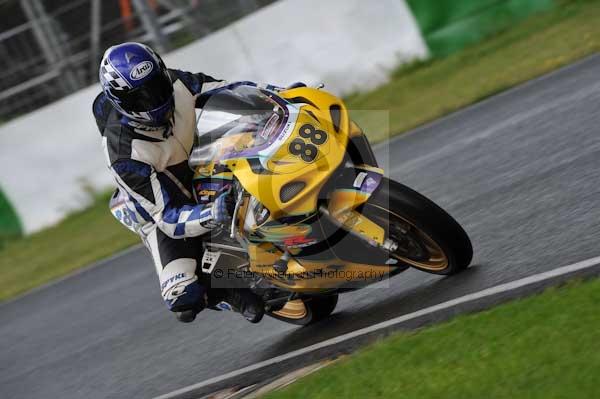 Mallory park Leicestershire;Mallory park photographs;Motorcycle action photographs;event digital images;eventdigitalimages;mallory park;no limits trackday;peter wileman photography;trackday;trackday digital images;trackday photos
