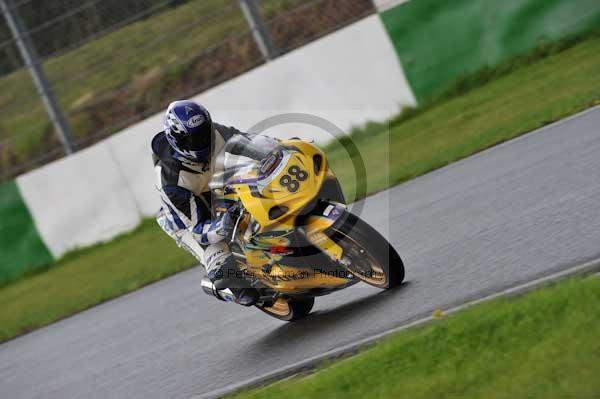 Mallory park Leicestershire;Mallory park photographs;Motorcycle action photographs;event digital images;eventdigitalimages;mallory park;no limits trackday;peter wileman photography;trackday;trackday digital images;trackday photos