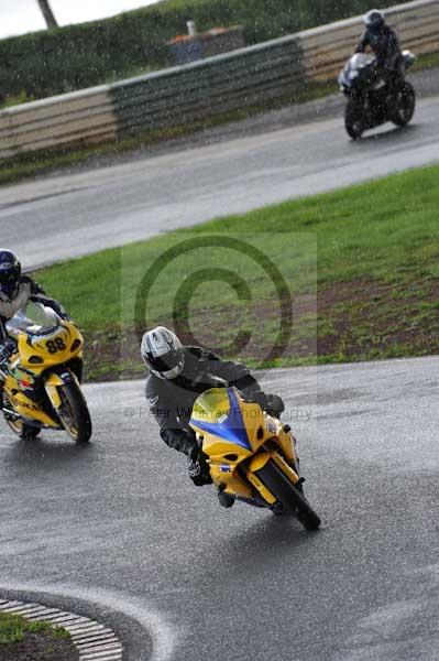 Mallory park Leicestershire;Mallory park photographs;Motorcycle action photographs;event digital images;eventdigitalimages;mallory park;no limits trackday;peter wileman photography;trackday;trackday digital images;trackday photos