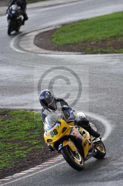 Mallory park Leicestershire;Mallory park photographs;Motorcycle action photographs;event digital images;eventdigitalimages;mallory park;no limits trackday;peter wileman photography;trackday;trackday digital images;trackday photos