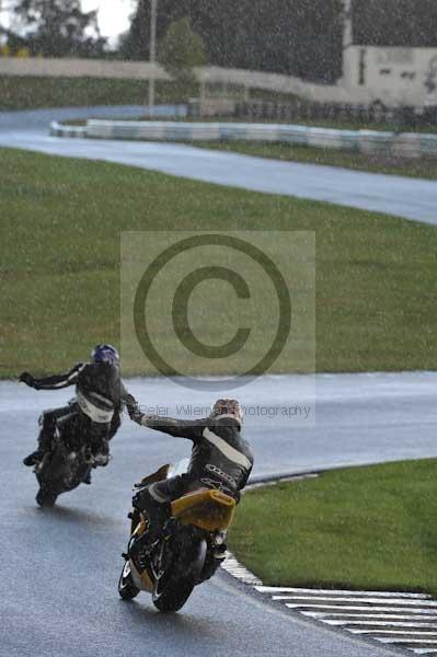 Mallory park Leicestershire;Mallory park photographs;Motorcycle action photographs;event digital images;eventdigitalimages;mallory park;no limits trackday;peter wileman photography;trackday;trackday digital images;trackday photos