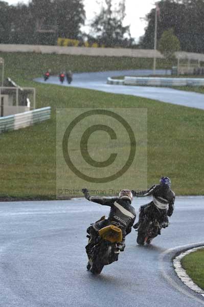 Mallory park Leicestershire;Mallory park photographs;Motorcycle action photographs;event digital images;eventdigitalimages;mallory park;no limits trackday;peter wileman photography;trackday;trackday digital images;trackday photos