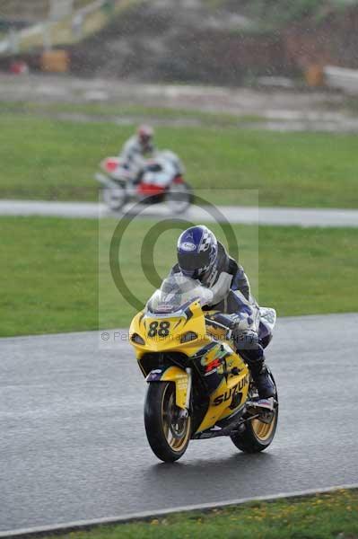 Mallory park Leicestershire;Mallory park photographs;Motorcycle action photographs;event digital images;eventdigitalimages;mallory park;no limits trackday;peter wileman photography;trackday;trackday digital images;trackday photos