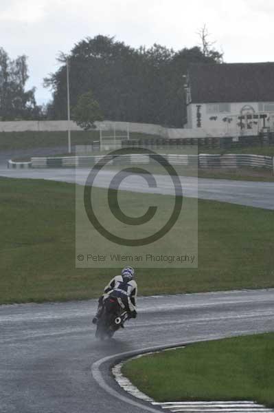 Mallory park Leicestershire;Mallory park photographs;Motorcycle action photographs;event digital images;eventdigitalimages;mallory park;no limits trackday;peter wileman photography;trackday;trackday digital images;trackday photos