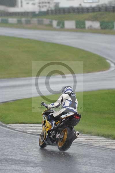 Mallory park Leicestershire;Mallory park photographs;Motorcycle action photographs;event digital images;eventdigitalimages;mallory park;no limits trackday;peter wileman photography;trackday;trackday digital images;trackday photos