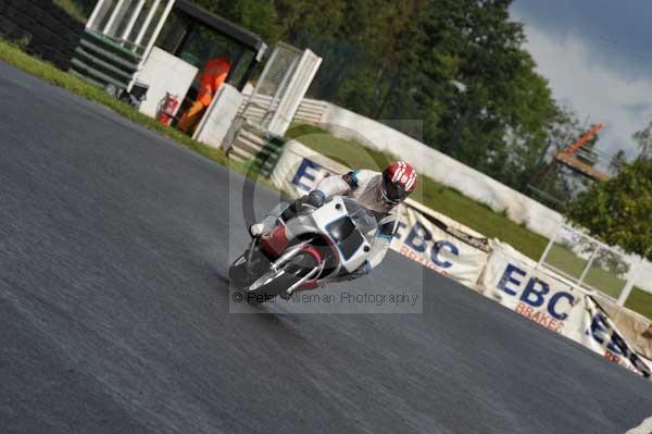 Mallory park Leicestershire;Mallory park photographs;Motorcycle action photographs;event digital images;eventdigitalimages;mallory park;no limits trackday;peter wileman photography;trackday;trackday digital images;trackday photos