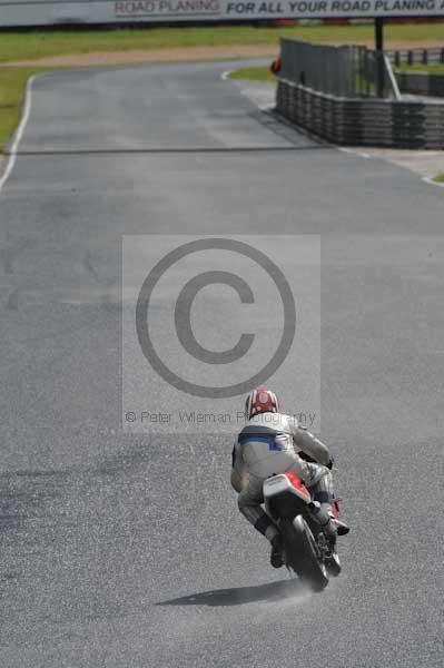 Mallory park Leicestershire;Mallory park photographs;Motorcycle action photographs;event digital images;eventdigitalimages;mallory park;no limits trackday;peter wileman photography;trackday;trackday digital images;trackday photos