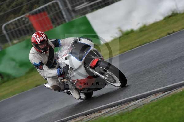 Mallory park Leicestershire;Mallory park photographs;Motorcycle action photographs;event digital images;eventdigitalimages;mallory park;no limits trackday;peter wileman photography;trackday;trackday digital images;trackday photos