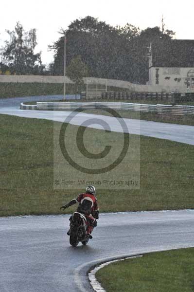 Mallory park Leicestershire;Mallory park photographs;Motorcycle action photographs;event digital images;eventdigitalimages;mallory park;no limits trackday;peter wileman photography;trackday;trackday digital images;trackday photos