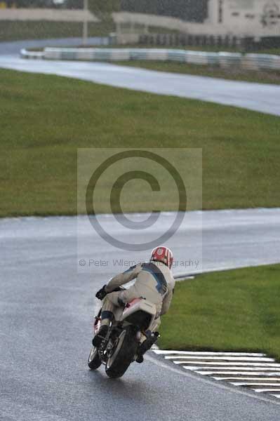 Mallory park Leicestershire;Mallory park photographs;Motorcycle action photographs;event digital images;eventdigitalimages;mallory park;no limits trackday;peter wileman photography;trackday;trackday digital images;trackday photos