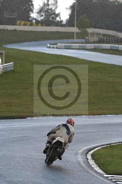 Mallory park Leicestershire;Mallory park photographs;Motorcycle action photographs;event digital images;eventdigitalimages;mallory park;no limits trackday;peter wileman photography;trackday;trackday digital images;trackday photos