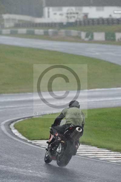 Mallory park Leicestershire;Mallory park photographs;Motorcycle action photographs;event digital images;eventdigitalimages;mallory park;no limits trackday;peter wileman photography;trackday;trackday digital images;trackday photos