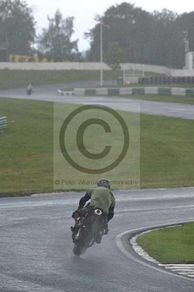 Mallory park Leicestershire;Mallory park photographs;Motorcycle action photographs;event digital images;eventdigitalimages;mallory park;no limits trackday;peter wileman photography;trackday;trackday digital images;trackday photos