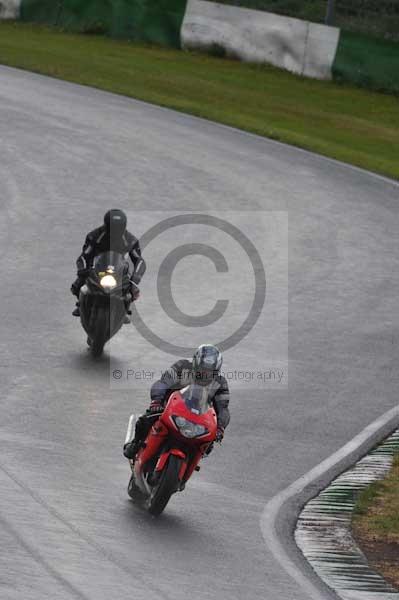 Mallory park Leicestershire;Mallory park photographs;Motorcycle action photographs;event digital images;eventdigitalimages;mallory park;no limits trackday;peter wileman photography;trackday;trackday digital images;trackday photos