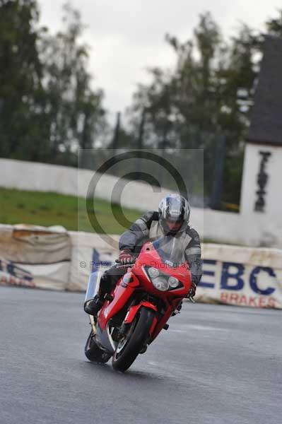 Mallory park Leicestershire;Mallory park photographs;Motorcycle action photographs;event digital images;eventdigitalimages;mallory park;no limits trackday;peter wileman photography;trackday;trackday digital images;trackday photos