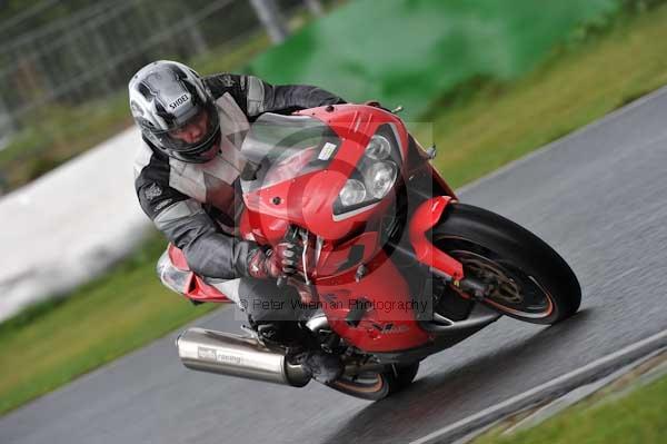 Mallory park Leicestershire;Mallory park photographs;Motorcycle action photographs;event digital images;eventdigitalimages;mallory park;no limits trackday;peter wileman photography;trackday;trackday digital images;trackday photos