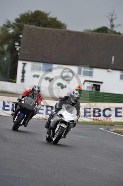 Mallory park Leicestershire;Mallory park photographs;Motorcycle action photographs;event digital images;eventdigitalimages;mallory park;no limits trackday;peter wileman photography;trackday;trackday digital images;trackday photos