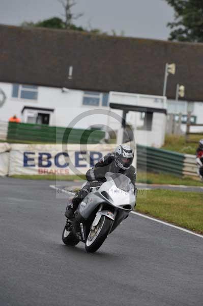 Mallory park Leicestershire;Mallory park photographs;Motorcycle action photographs;event digital images;eventdigitalimages;mallory park;no limits trackday;peter wileman photography;trackday;trackday digital images;trackday photos