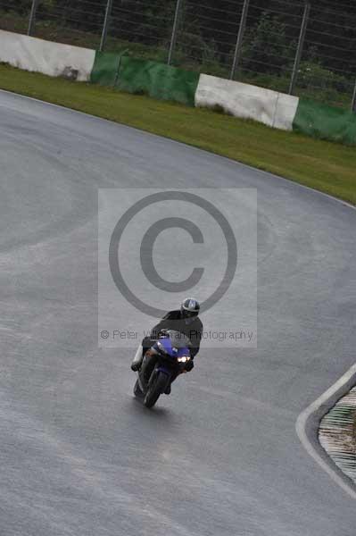 Mallory park Leicestershire;Mallory park photographs;Motorcycle action photographs;event digital images;eventdigitalimages;mallory park;no limits trackday;peter wileman photography;trackday;trackday digital images;trackday photos
