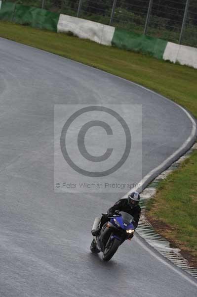 Mallory park Leicestershire;Mallory park photographs;Motorcycle action photographs;event digital images;eventdigitalimages;mallory park;no limits trackday;peter wileman photography;trackday;trackday digital images;trackday photos