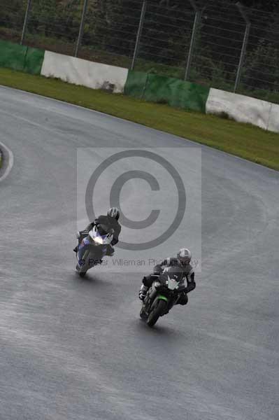 Mallory park Leicestershire;Mallory park photographs;Motorcycle action photographs;event digital images;eventdigitalimages;mallory park;no limits trackday;peter wileman photography;trackday;trackday digital images;trackday photos