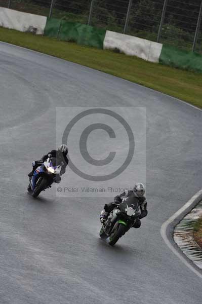 Mallory park Leicestershire;Mallory park photographs;Motorcycle action photographs;event digital images;eventdigitalimages;mallory park;no limits trackday;peter wileman photography;trackday;trackday digital images;trackday photos
