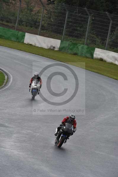 Mallory park Leicestershire;Mallory park photographs;Motorcycle action photographs;event digital images;eventdigitalimages;mallory park;no limits trackday;peter wileman photography;trackday;trackday digital images;trackday photos