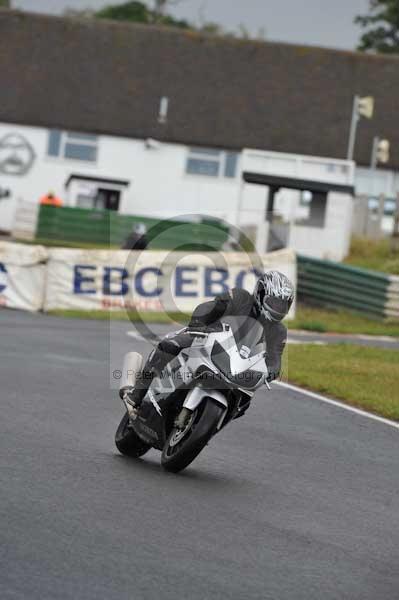 Mallory park Leicestershire;Mallory park photographs;Motorcycle action photographs;event digital images;eventdigitalimages;mallory park;no limits trackday;peter wileman photography;trackday;trackday digital images;trackday photos