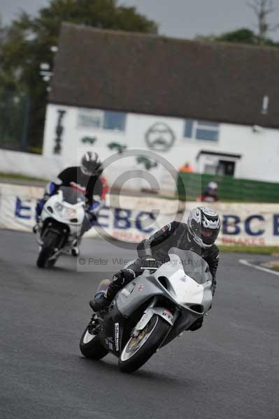 Mallory park Leicestershire;Mallory park photographs;Motorcycle action photographs;event digital images;eventdigitalimages;mallory park;no limits trackday;peter wileman photography;trackday;trackday digital images;trackday photos