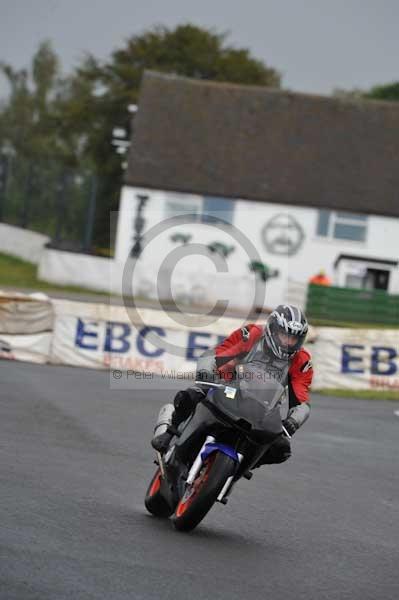 Mallory park Leicestershire;Mallory park photographs;Motorcycle action photographs;event digital images;eventdigitalimages;mallory park;no limits trackday;peter wileman photography;trackday;trackday digital images;trackday photos