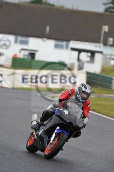 Mallory park Leicestershire;Mallory park photographs;Motorcycle action photographs;event digital images;eventdigitalimages;mallory park;no limits trackday;peter wileman photography;trackday;trackday digital images;trackday photos