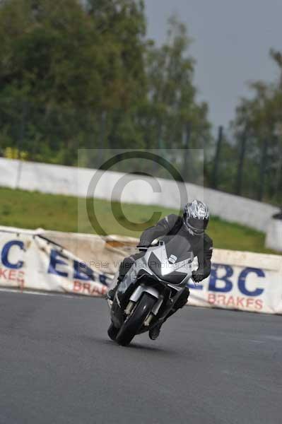 Mallory park Leicestershire;Mallory park photographs;Motorcycle action photographs;event digital images;eventdigitalimages;mallory park;no limits trackday;peter wileman photography;trackday;trackday digital images;trackday photos