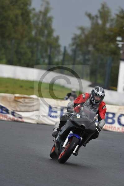 Mallory park Leicestershire;Mallory park photographs;Motorcycle action photographs;event digital images;eventdigitalimages;mallory park;no limits trackday;peter wileman photography;trackday;trackday digital images;trackday photos