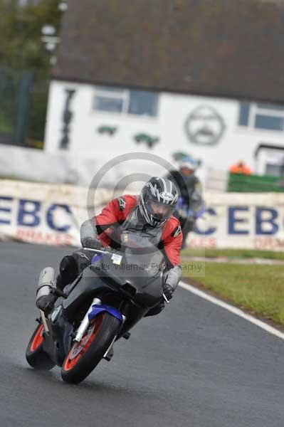 Mallory park Leicestershire;Mallory park photographs;Motorcycle action photographs;event digital images;eventdigitalimages;mallory park;no limits trackday;peter wileman photography;trackday;trackday digital images;trackday photos