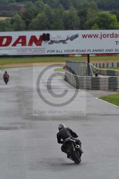 Mallory park Leicestershire;Mallory park photographs;Motorcycle action photographs;event digital images;eventdigitalimages;mallory park;no limits trackday;peter wileman photography;trackday;trackday digital images;trackday photos