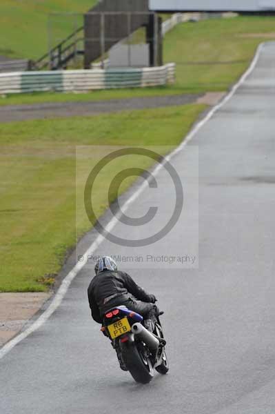 Mallory park Leicestershire;Mallory park photographs;Motorcycle action photographs;event digital images;eventdigitalimages;mallory park;no limits trackday;peter wileman photography;trackday;trackday digital images;trackday photos
