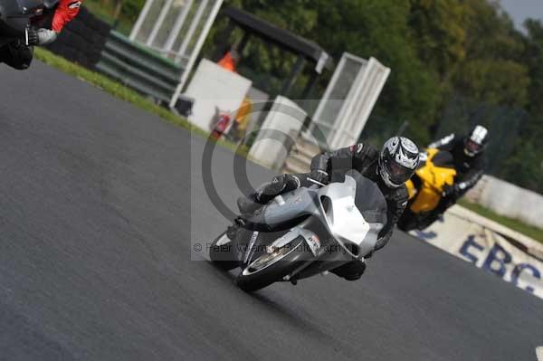Mallory park Leicestershire;Mallory park photographs;Motorcycle action photographs;event digital images;eventdigitalimages;mallory park;no limits trackday;peter wileman photography;trackday;trackday digital images;trackday photos