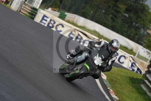 Mallory park Leicestershire;Mallory park photographs;Motorcycle action photographs;event digital images;eventdigitalimages;mallory park;no limits trackday;peter wileman photography;trackday;trackday digital images;trackday photos