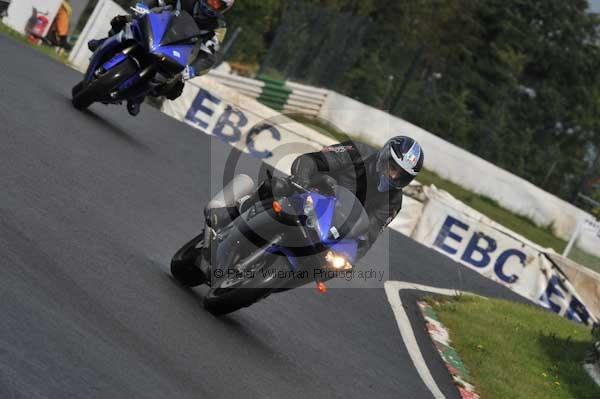 Mallory park Leicestershire;Mallory park photographs;Motorcycle action photographs;event digital images;eventdigitalimages;mallory park;no limits trackday;peter wileman photography;trackday;trackday digital images;trackday photos