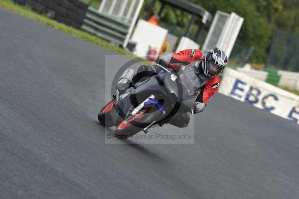 Mallory park Leicestershire;Mallory park photographs;Motorcycle action photographs;event digital images;eventdigitalimages;mallory park;no limits trackday;peter wileman photography;trackday;trackday digital images;trackday photos