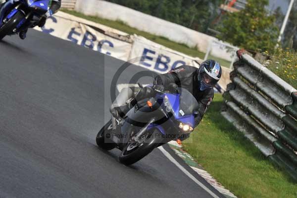 Mallory park Leicestershire;Mallory park photographs;Motorcycle action photographs;event digital images;eventdigitalimages;mallory park;no limits trackday;peter wileman photography;trackday;trackday digital images;trackday photos