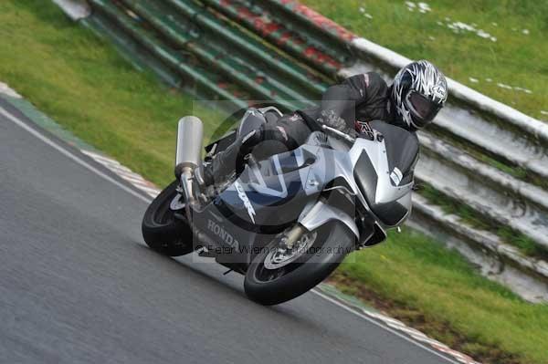 Mallory park Leicestershire;Mallory park photographs;Motorcycle action photographs;event digital images;eventdigitalimages;mallory park;no limits trackday;peter wileman photography;trackday;trackday digital images;trackday photos