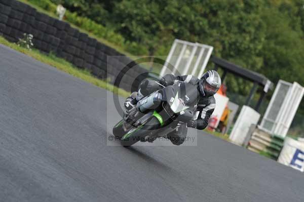 Mallory park Leicestershire;Mallory park photographs;Motorcycle action photographs;event digital images;eventdigitalimages;mallory park;no limits trackday;peter wileman photography;trackday;trackday digital images;trackday photos