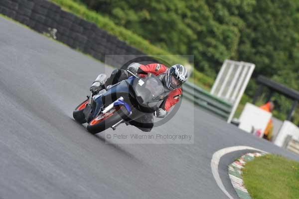 Mallory park Leicestershire;Mallory park photographs;Motorcycle action photographs;event digital images;eventdigitalimages;mallory park;no limits trackday;peter wileman photography;trackday;trackday digital images;trackday photos