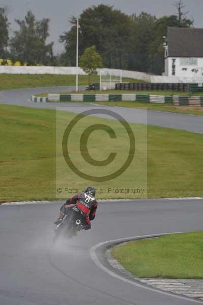Mallory park Leicestershire;Mallory park photographs;Motorcycle action photographs;event digital images;eventdigitalimages;mallory park;no limits trackday;peter wileman photography;trackday;trackday digital images;trackday photos